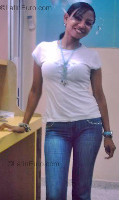 Date this sultry Dominican Republic girl Marleny from Santo Domingo DO877