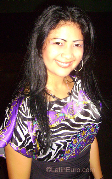 Date this nice looking Colombia girl Darlys Guadalupe from Barranquilla CO790