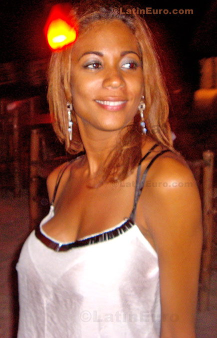 Date this gorgeous Dominican Republic girl Charo from Cabarete DO889