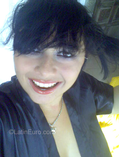 Date this stunning Brazil girl Priscila from Salvador BR1084