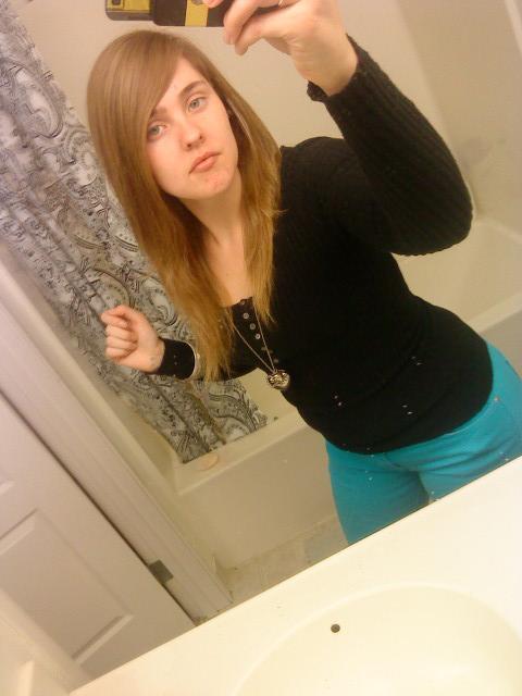 Date this funny United States girl LMXFLAWSNALL from Riverside US2485