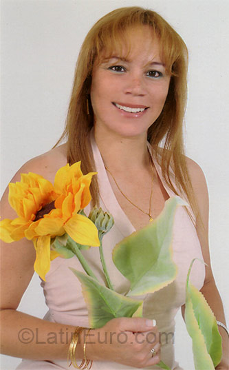 Date this nice looking Peru girl Cecilia Mercedes from Lima PE89