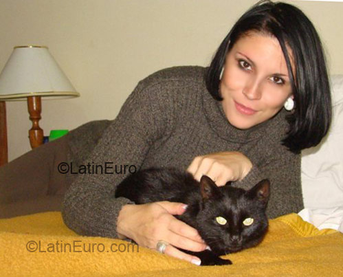 Date this nice looking Brazil girl Samantha from Canoas BR1142