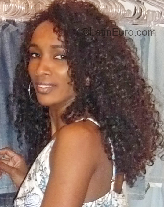 Date this happy Brazil girl Juvana from Salvador BR1155