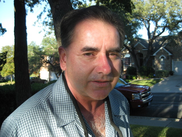 Date this young United States man Robert from Austin US2672