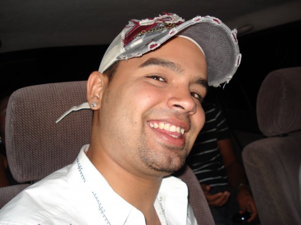 Date this happy Dominican Republic man Darwys from Santiago DO964