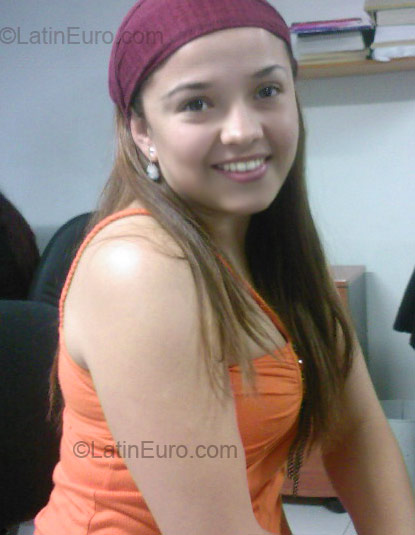 Date this gorgeous Colombia girl Madelein from Pereira CO912