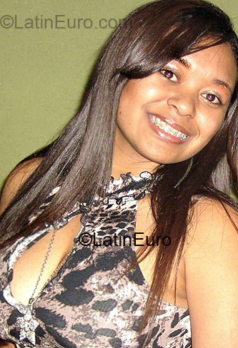 Date this charming Brazil girl Thaisi from Sao Paulo BR1200