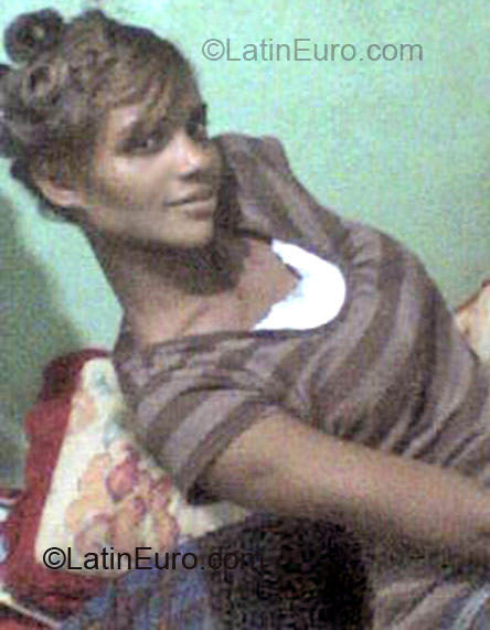 Date this voluptuous Dominican Republic girl Alesandra from Santo Domingo DO985