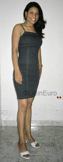 Date this nice looking Dominican Republic girl Sairy Lee from Monsenor Nouel DO1026