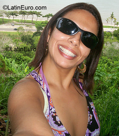 Date this nice looking Brazil girl Fernanda from Rio Das Ostras BR1279