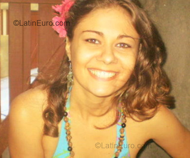 Date this athletic Brazil girl Carina from Salvador BR1325