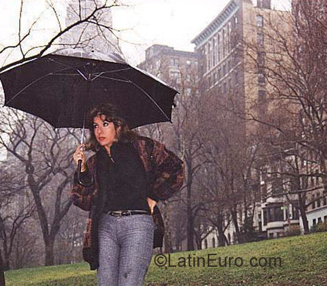 Date this voluptuous Dominican Republic girl Luz from Santo Domingo DO1110