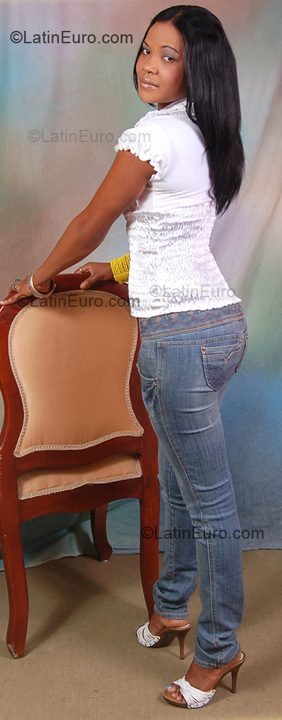 Date this good-looking Dominican Republic girl Forangel from Santo Domingo DO1138