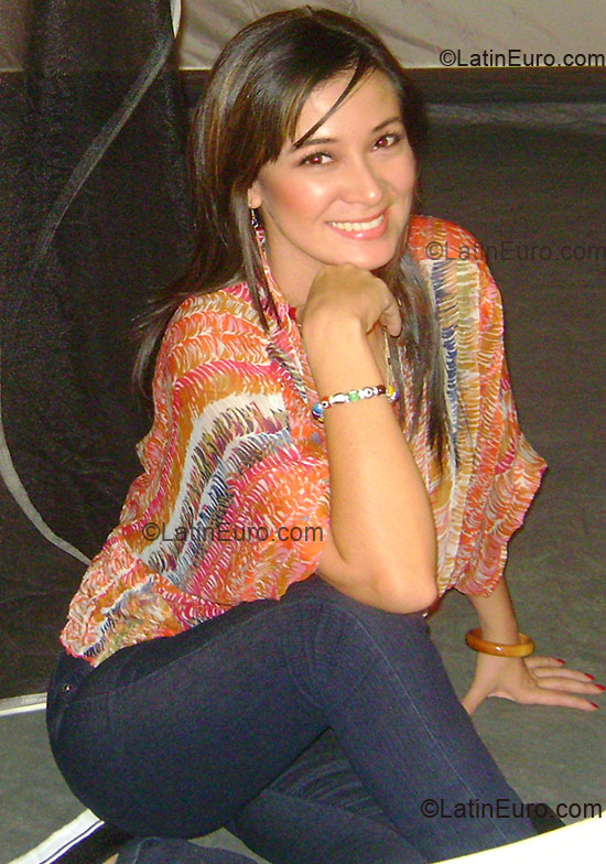 Date this tall Colombia girl Adriana from Bucaramanga CO1121