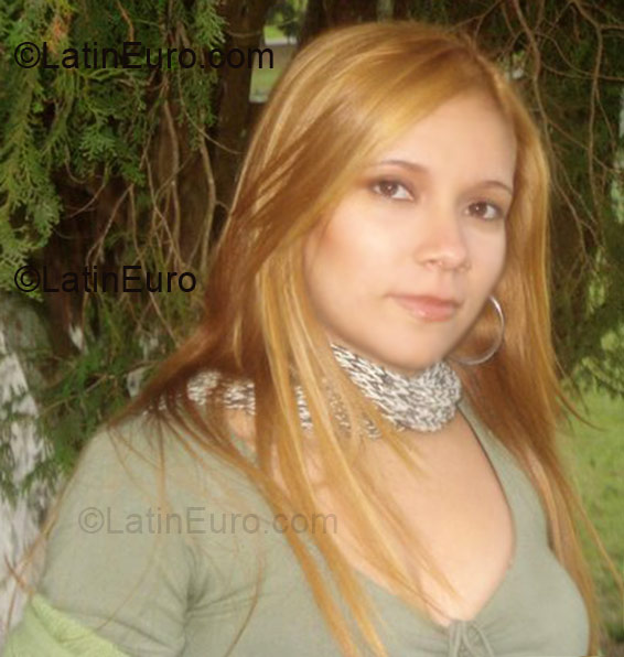 Date this passionate Brazil girl Aline from Nova Iguacu BR1444