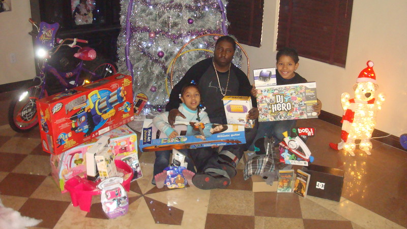 Date this happy United States man Mateo from Los Angeles US3302