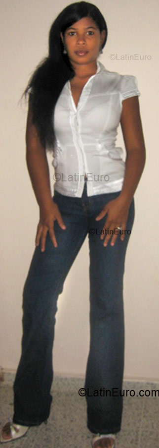 Date this young Dominican Republic girl Nelsi from Santiago DO1242