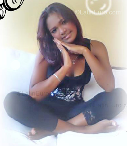 Date this delightful Dominican Republic girl Allerin Geraldina from Santo Domingo DO1249