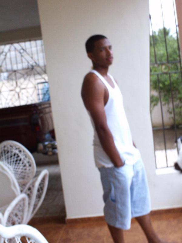 Date this beautiful Dominican Republic man Dewin from Santo Domingo DO1287