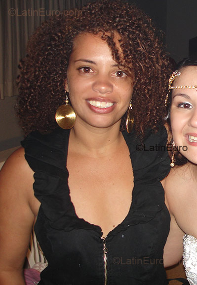 Date this happy Brazil girl Patricia from Sao Paulo BR1487