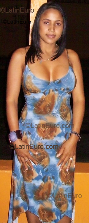 Date this young Dominican Republic girl Yomaris from Santo Domingo DO1333