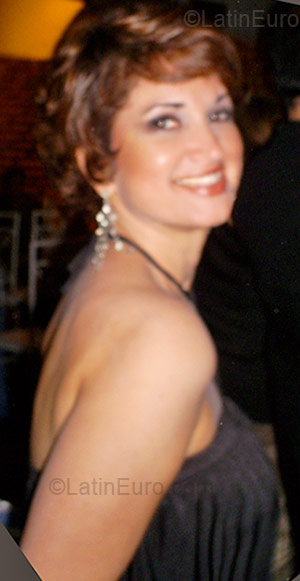 Date this nice looking Brazil girl Ana Lucia from Rio de Janeiro BR1527
