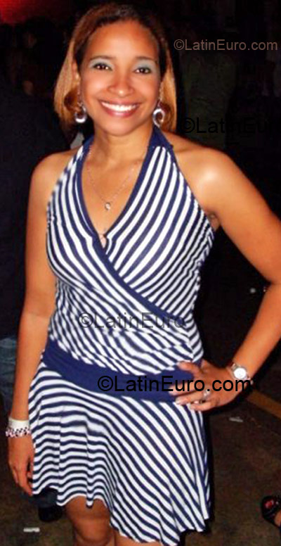 Date this fun Dominican Republic girl Yohely from Santiago DO1396