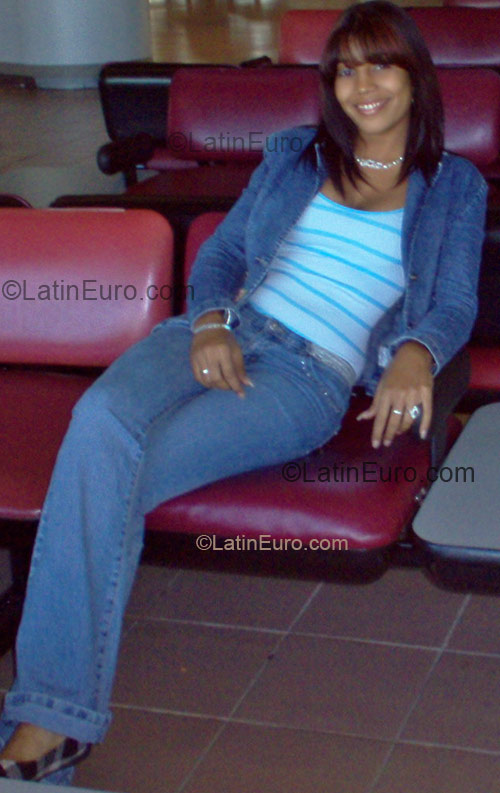 Date this tall Dominican Republic girl Angela from Santo Domingo DO1448