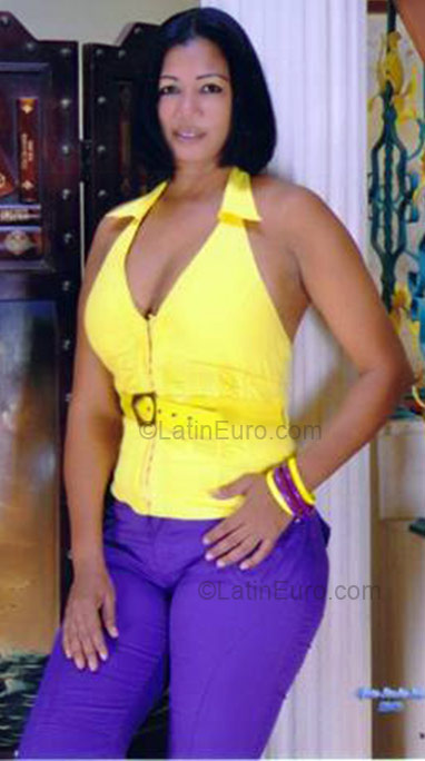 Date this funny Dominican Republic girl Maria from Santo Domingo DO1460
