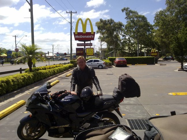 Date this attractive Australia man Roger from Melbourne AU68