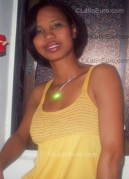Date this athletic Dominican Republic girl Carmen from  DO1504