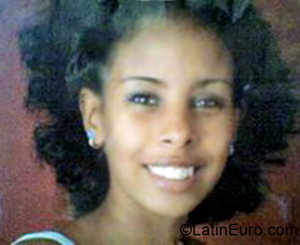 Date this attractive Dominican Republic girl Dulce from  DO1520