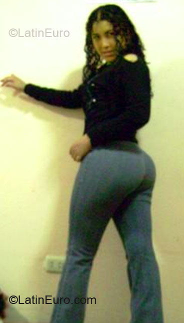 Date this foxy Peru girl Yeny Laura from Lima PE122