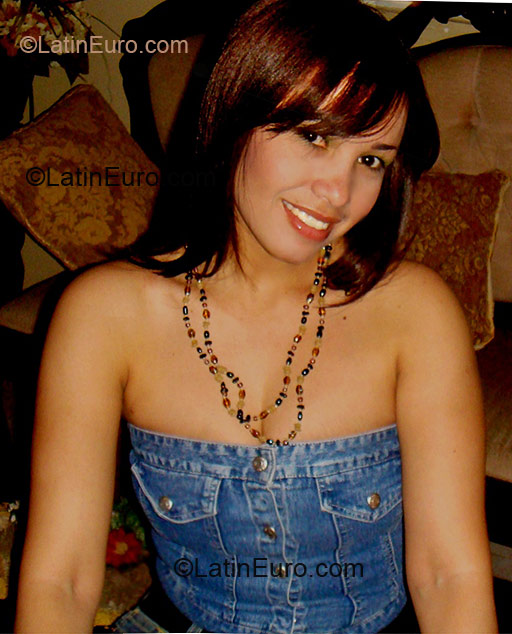 Date this foxy Dominican Republic girl Carmen Luisa from La Vega DO1588