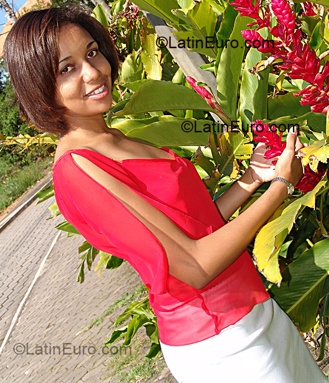 Date this sensual Brazil girl Vania from Vila Velha BR1667