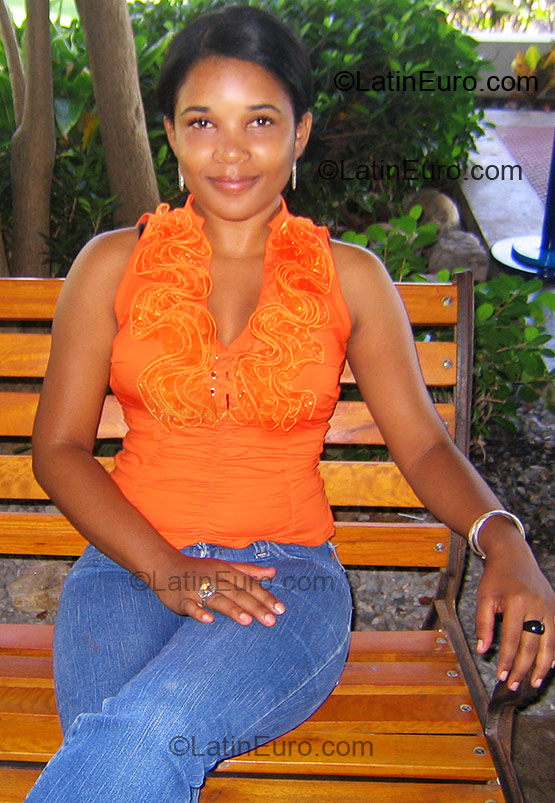 Date this funny Dominican Republic girl Diana Carolina from Santo Domingo DO1653