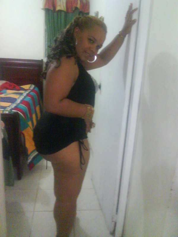 Date this athletic Dominican Republic girl La from Santiago DO1674