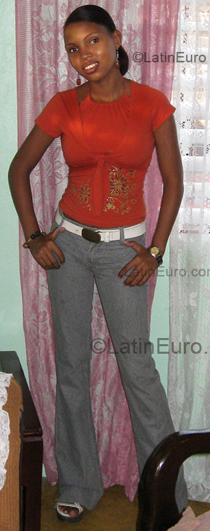 Date this gorgeous Dominican Republic girl Esther from Santo Domingo DO1715