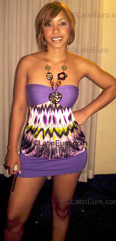 Date this foxy Dominican Republic girl Priscila from Santo Domingo DO1729