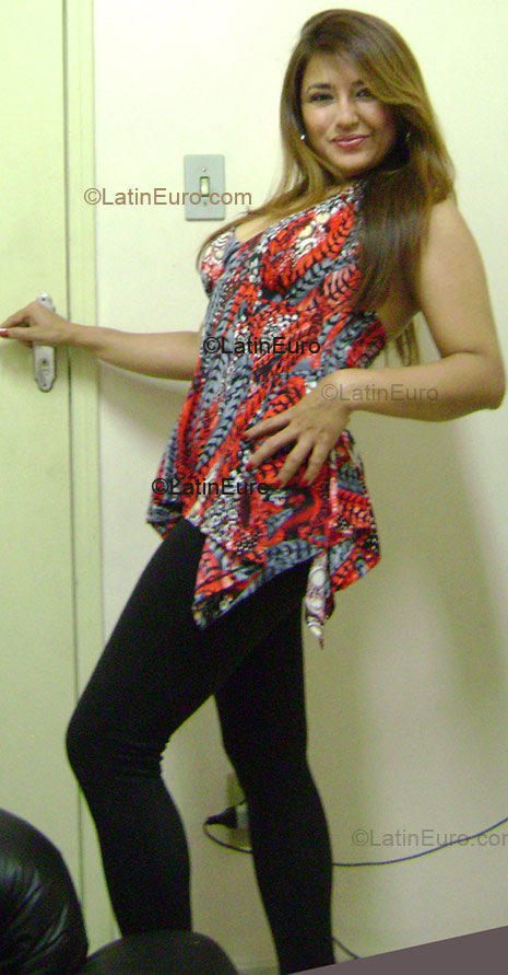 Date this hard body Brazil girl Symone from Santos BR1746