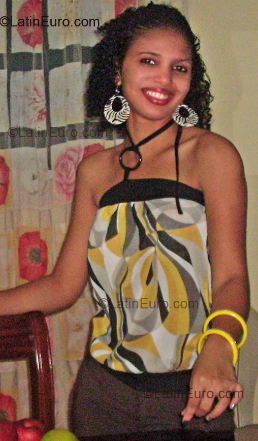 Date this georgeous Dominican Republic girl Yalissy from  DO1761