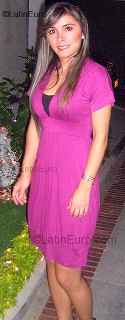 Date this happy Colombia girl Yezenia from Bucaramanga CO1575