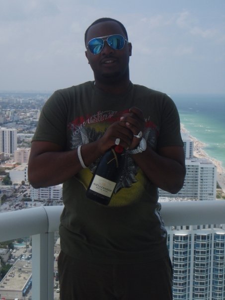 Date this young United States man Kimani from Los Angeles US4120