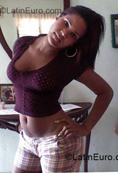 Date this foxy Dominican Republic girl Loverni from santo domingo DO1837
