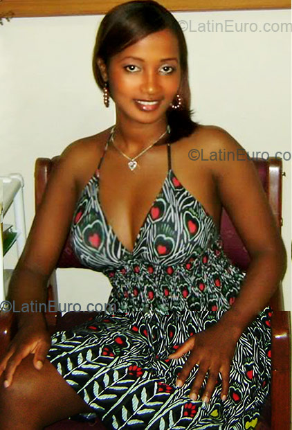 Date this voluptuous Dominican Republic girl Claudia from Santo Domingo DO1850