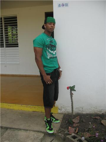 Date this athletic Dominican Republic man Rafael from Santo Domingo DO1902
