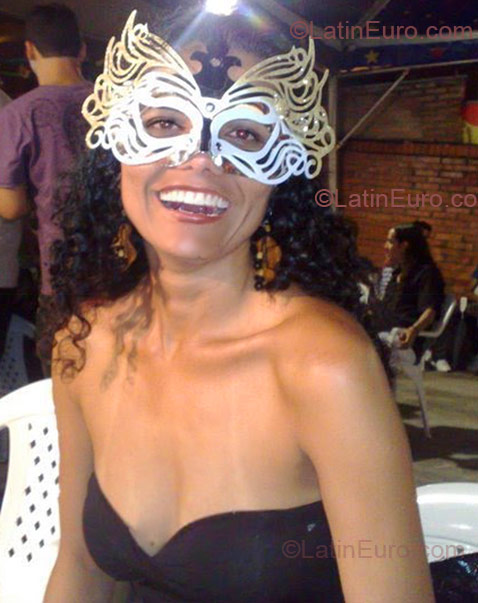 Date this hard body Brazil girl Vanessa from Belo Horizonte BR1889