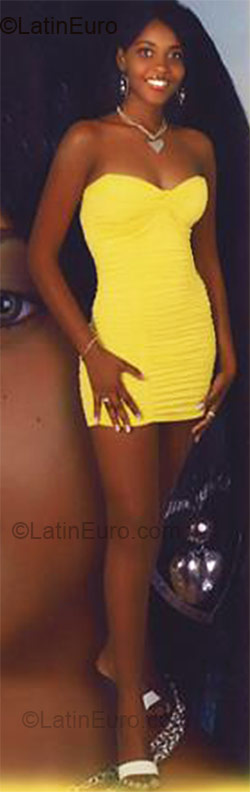 Date this hot Dominican Republic girl Ysenia from Santo Domingo DO2179