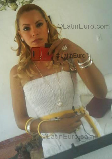 Date this athletic Dominican Republic girl Rosa Esther from Monsenor Nouel DO2213